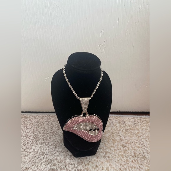 Men Women Hip Hop Bite Lip Shape Pendant Necklace with 13mm Crystal Cuban Chain - Picture 3 of 4